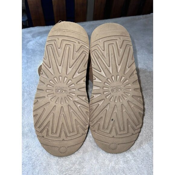 UGG Australia Girl's 5991 Bailey Button Boots Chestnut Size 5 - Picture 8 of 10